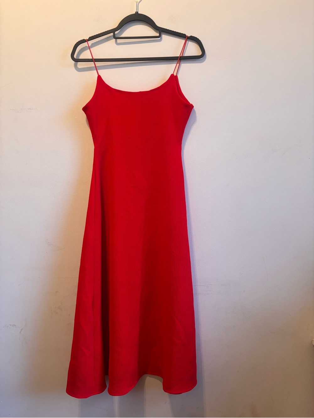 Sleek Red Midi Slip Dress with Spaghetti Straps